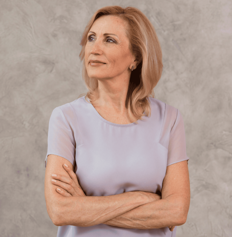 Portrait senior woman with spaace